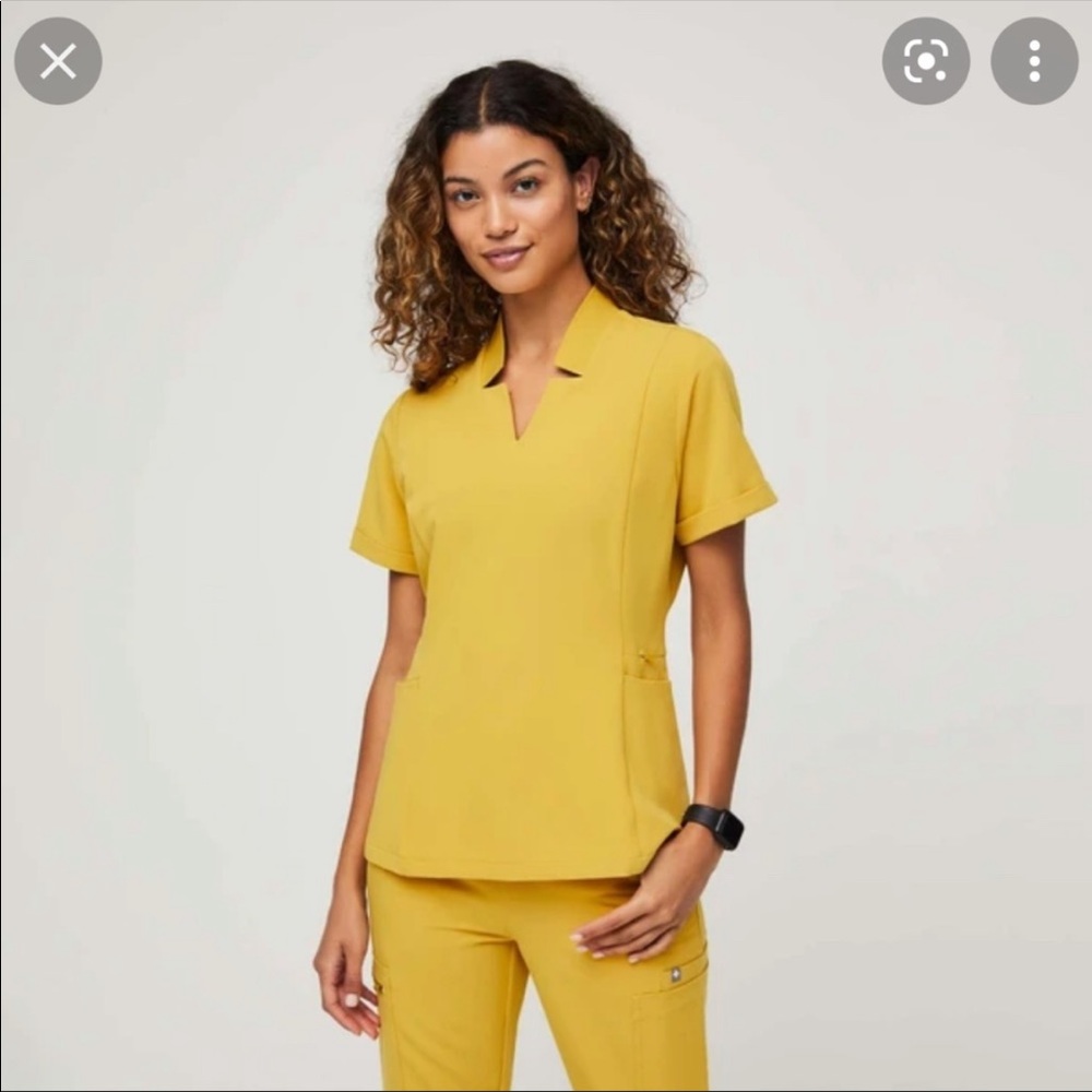EUC FIGS Inala Slim Top in Gold M